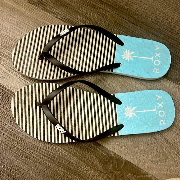 Roxy Flip Flops - Picture 2 of 2